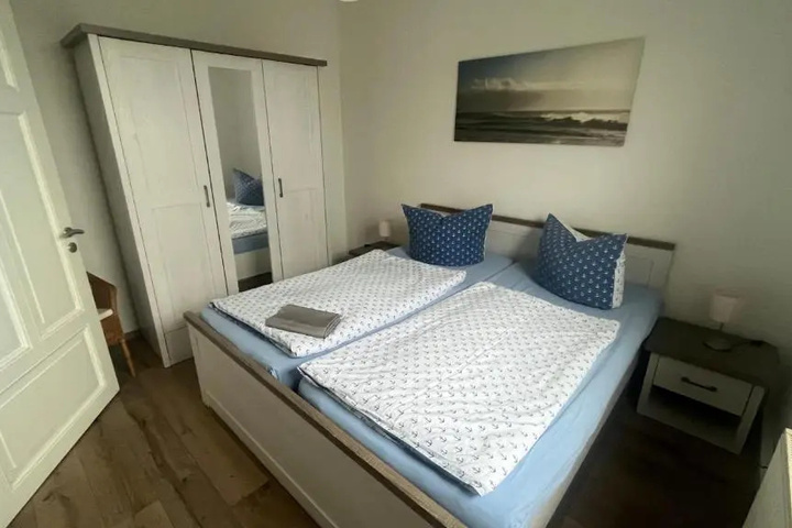 Room 2 of 8