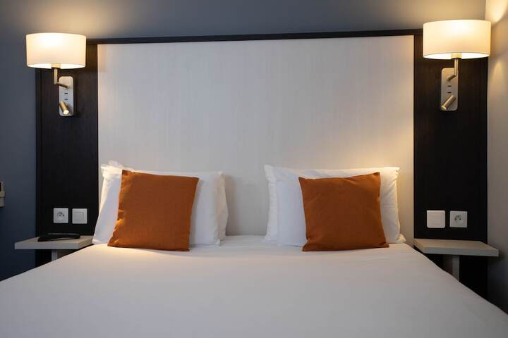 Room 8 of 50