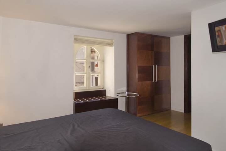 Room 3 of 65