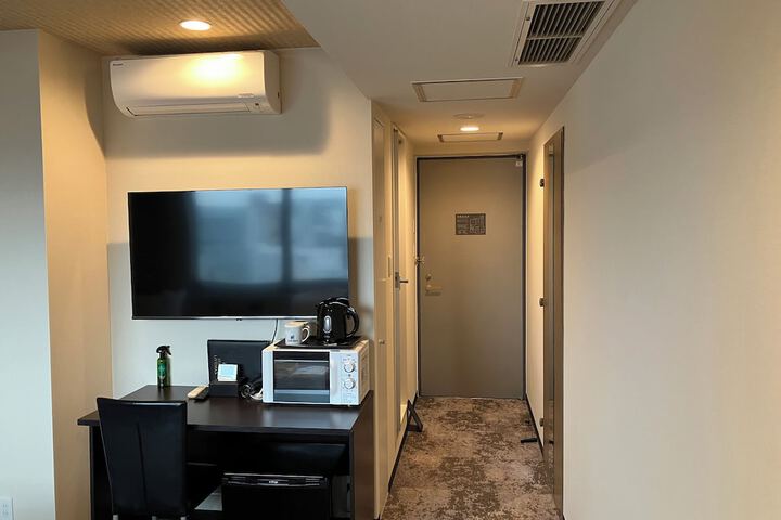 Room 11 of 24