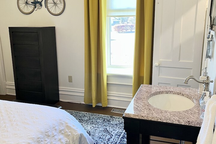 Room 13 of 40