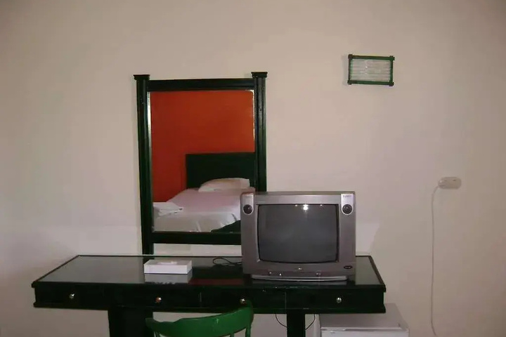 Room 3 of 7