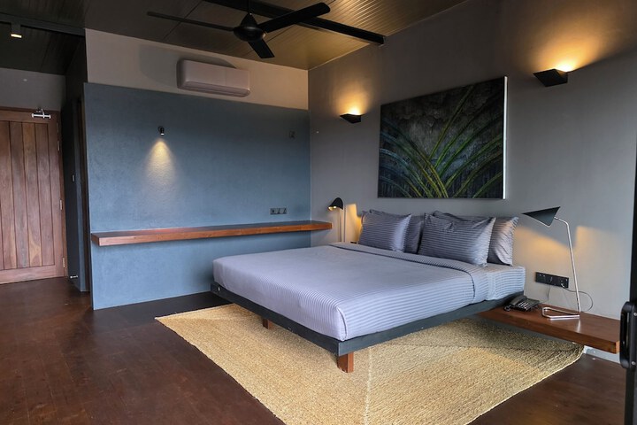 Room 5 of 20