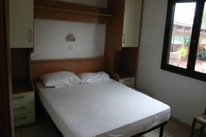 Room 4 of 23