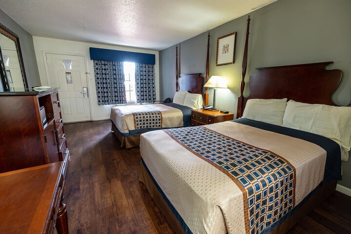 2 Double Beds (11 of 15)
