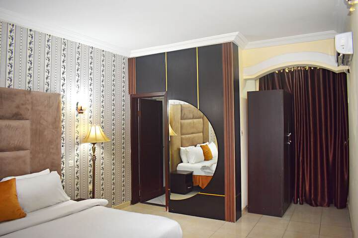 Room 12 of 67