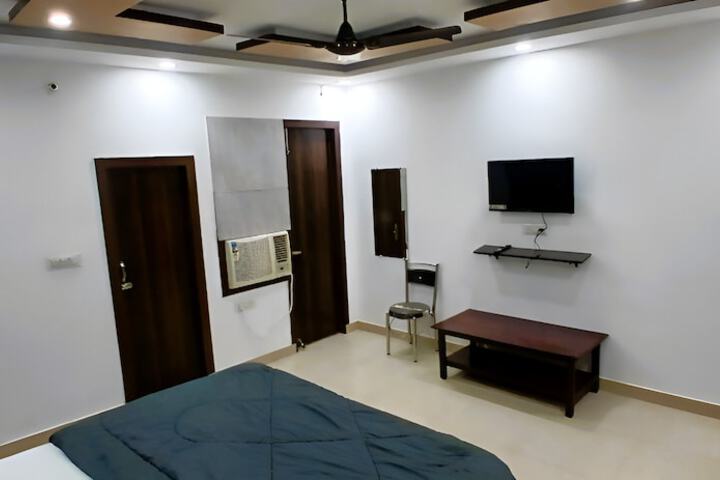 Room 4 of 14