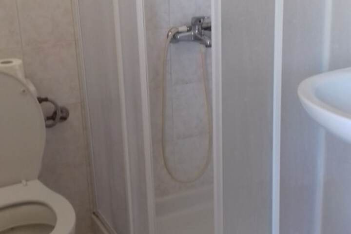 Room 4 of 129
