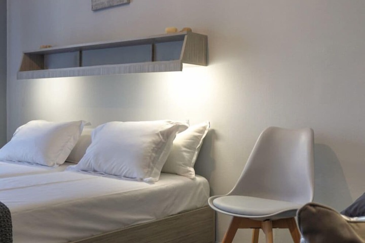 Room 8 of 25