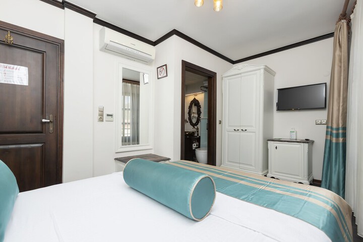 Room 32 of 86