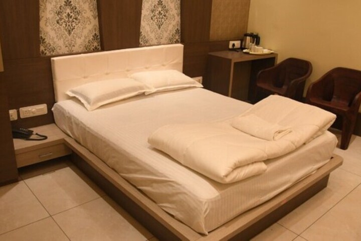 Room 3 of 20