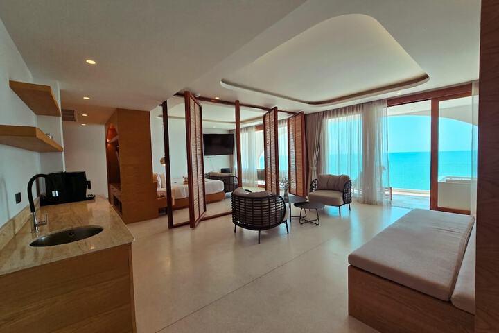 Room 18 of 118