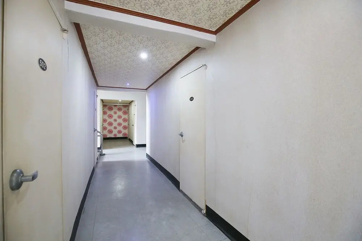 Room 12 of 13