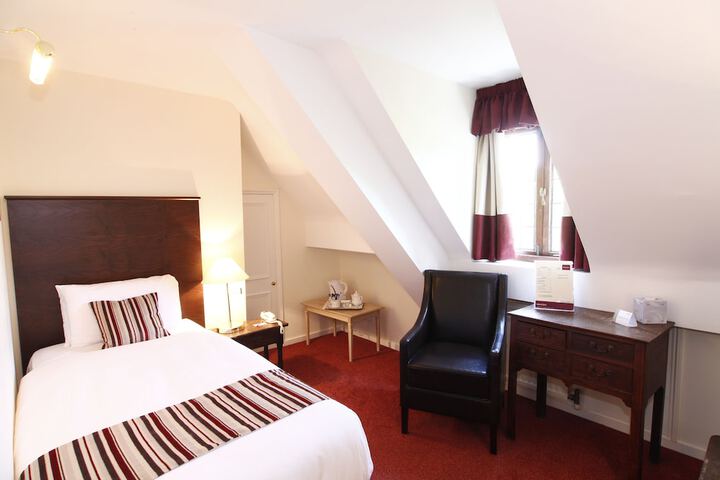 Room 9 of 34