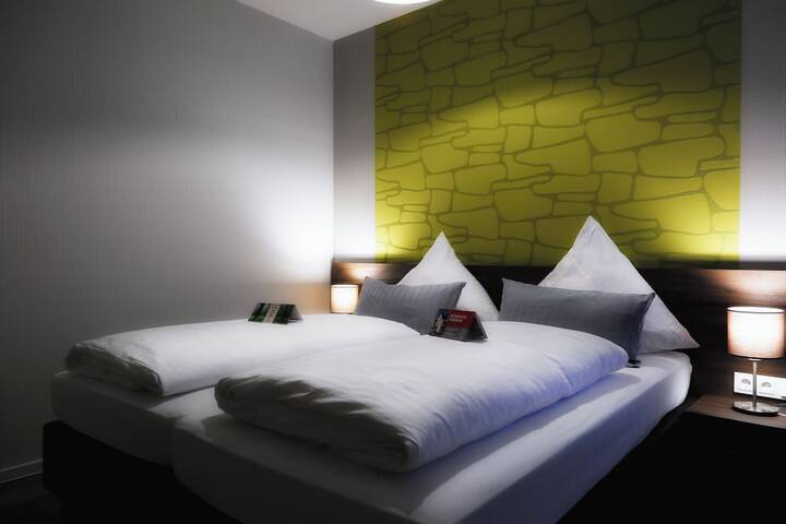 Room 28 of 209