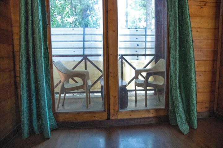 Room 17 of 33