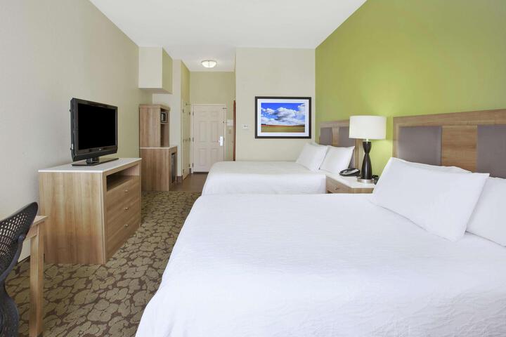 2 Queen Beds (12 of 13)