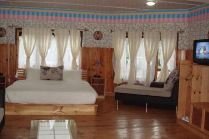 Room 6 of 17