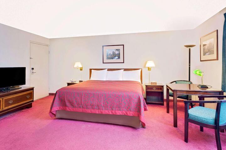 1 King Bed (1 of 9)