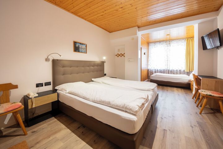 Room 15 of 25