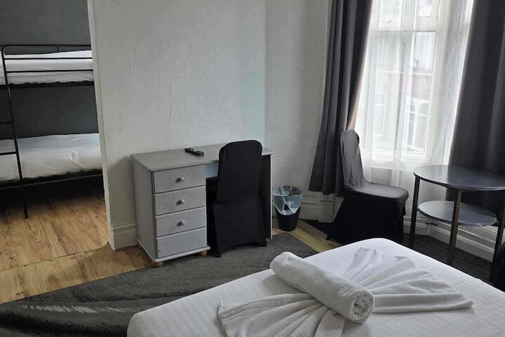Room 16 of 48