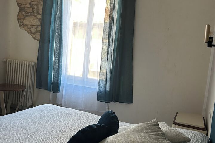 Room 8 of 98