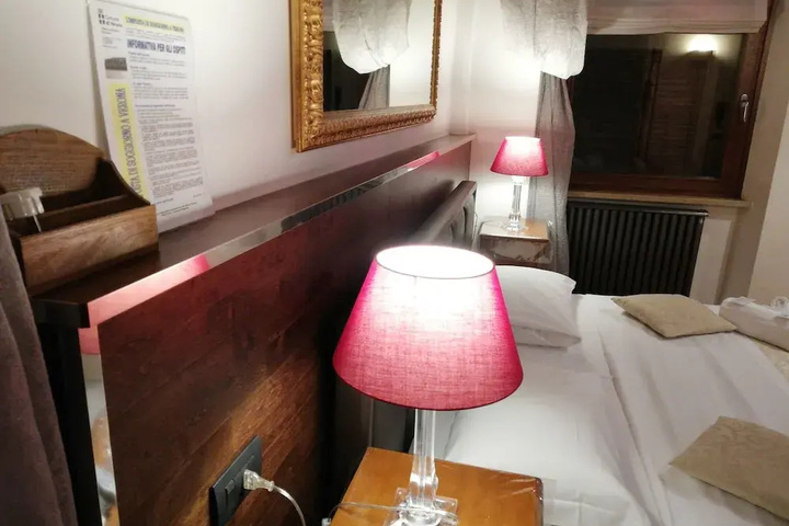 Room 4 of 11