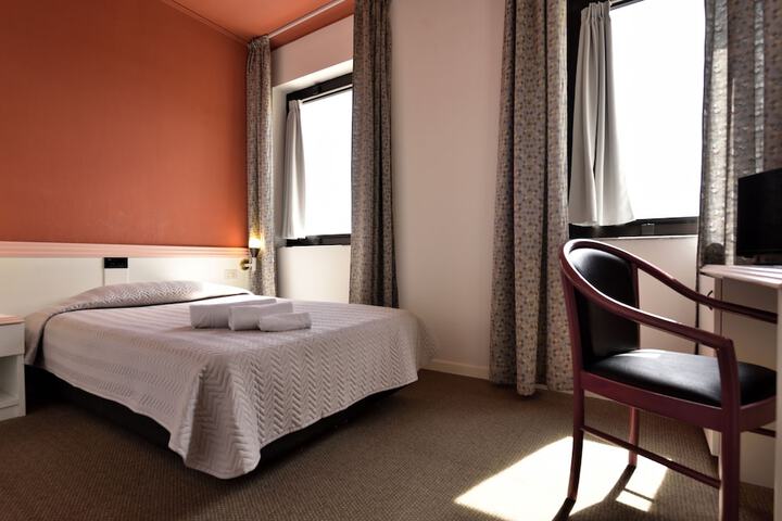 Room 9 of 44