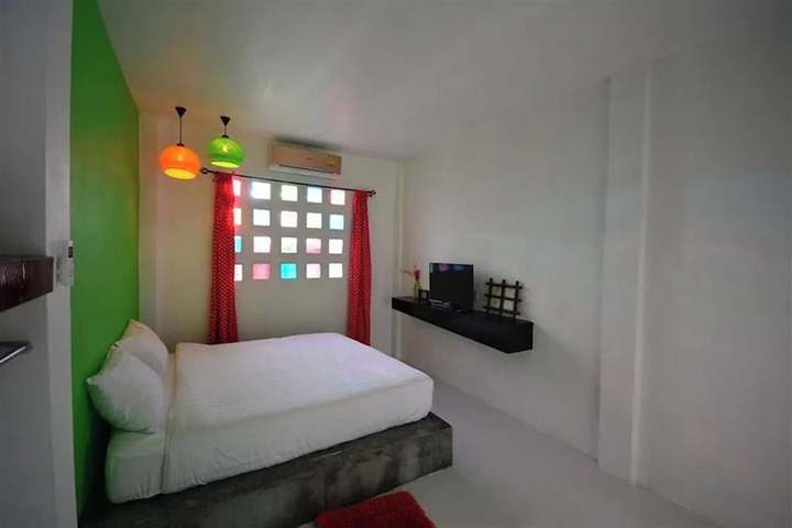 Room 12 of 76