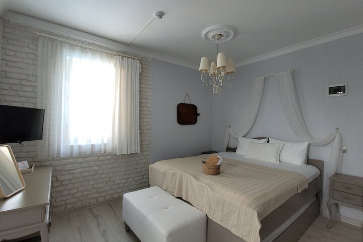 Room 9 of 85