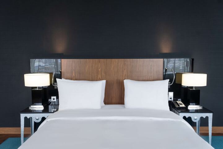 Room 42 of 160
