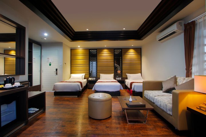 Room 15 of 48