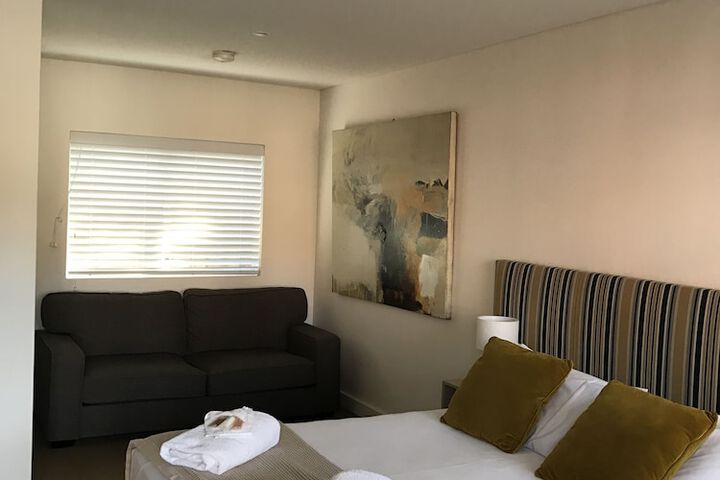 Room 2 of 37