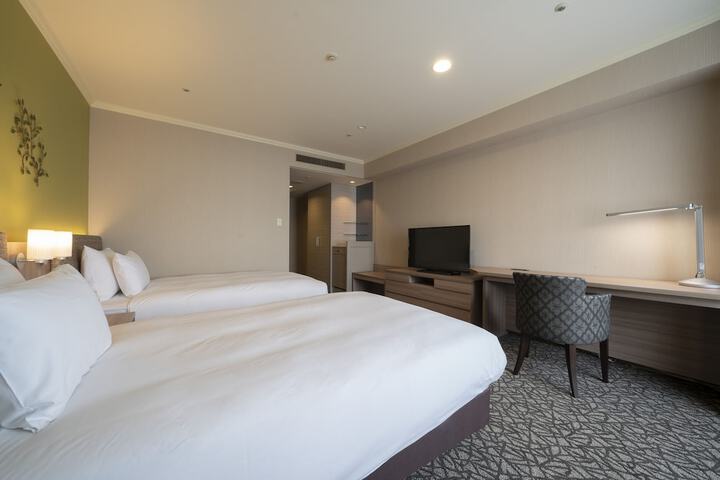 Room 17 of 94