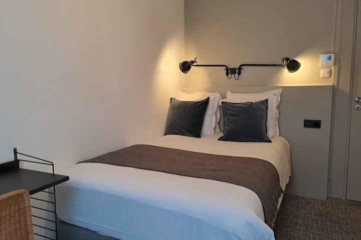 Room 27 of 51