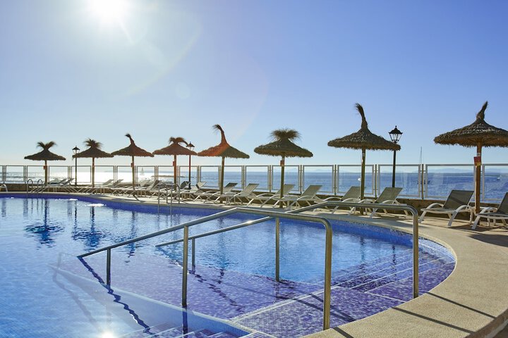 Hotel with Pool