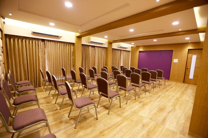 Business Center 25 of 28