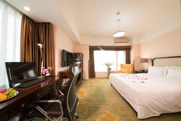 Room 15 of 32