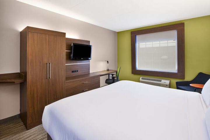 1 King Bed (5 of 23)