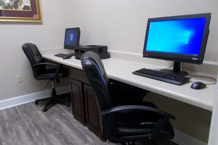 Business Center 44 of 47