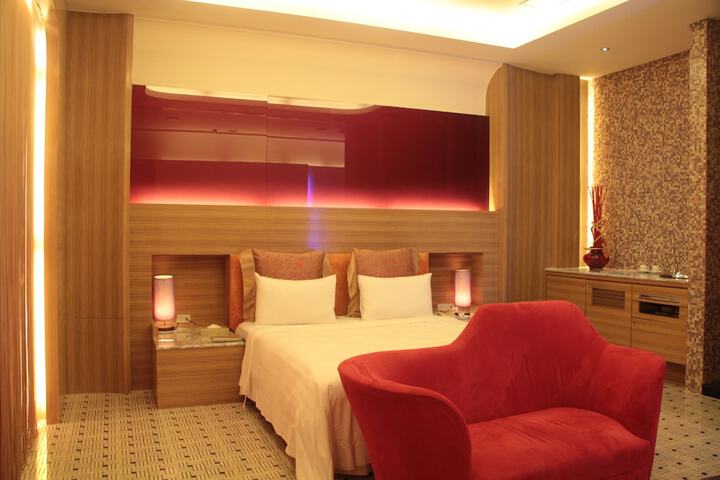 Room 9 of 22
