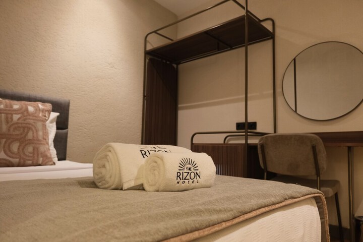 Room 33 of 83