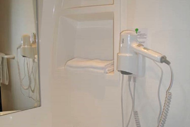 Room 17 of 28