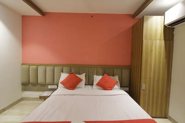 Room 5 of 18