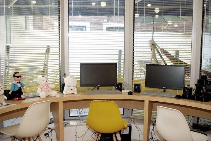 Business Center 78 of 84