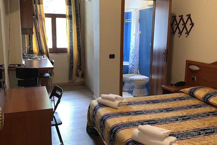 Room 10 of 62