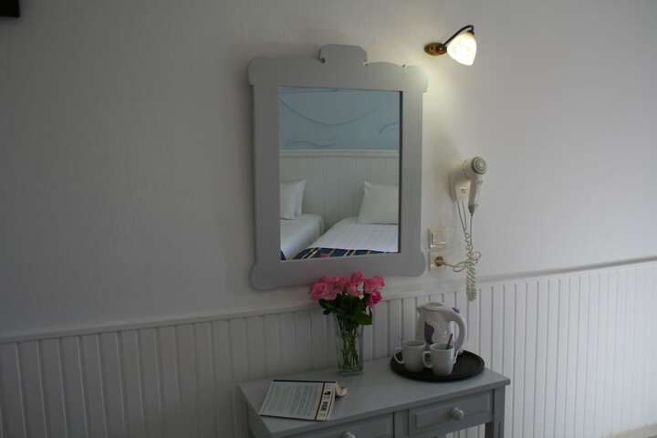 Room 10 of 42