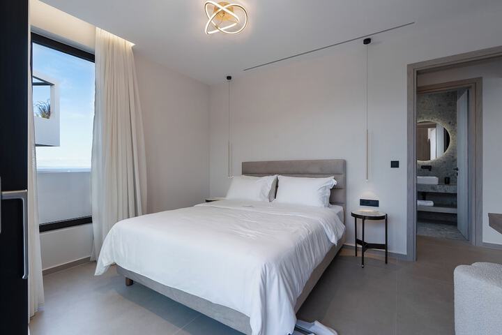 Room 5 of 72