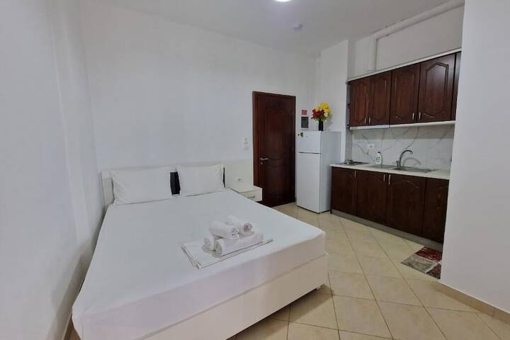 Room 3 of 115