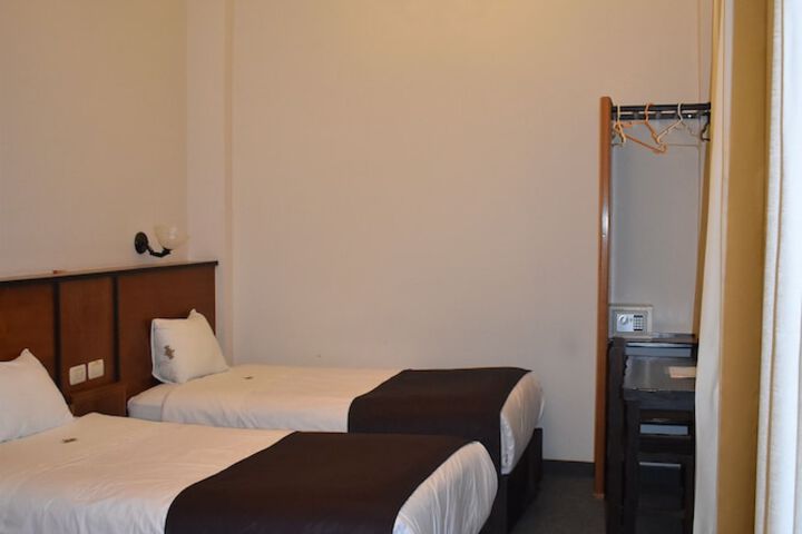 Room 25 of 58